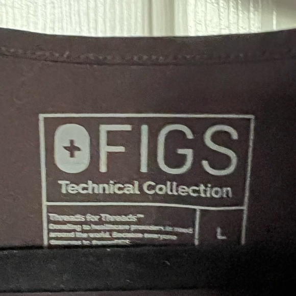 Figs Large Casma top in black. - Picture 2 of 2